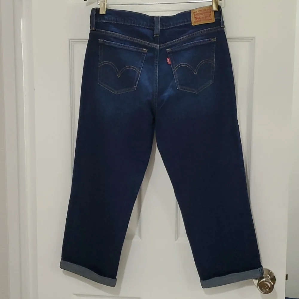 EUC LEVI'S DENIM MIDRISE 5 POCKET CROP JEANS (27)